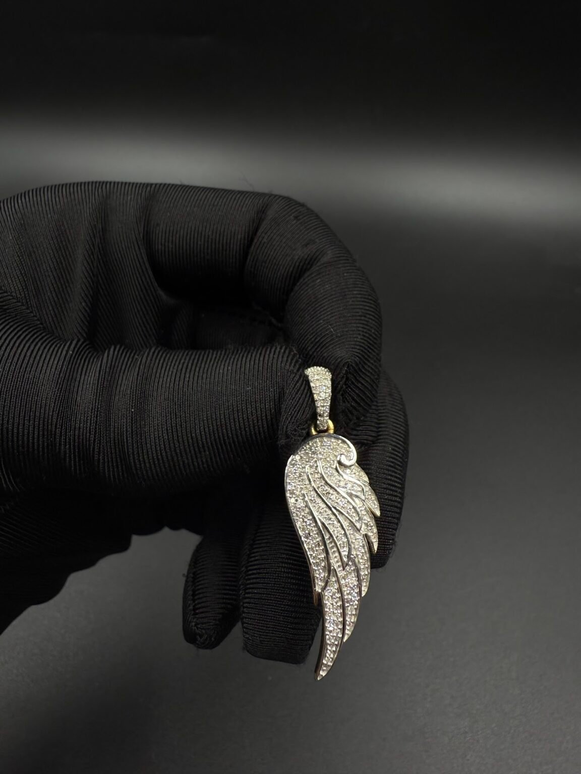 10k gold diamond pendant