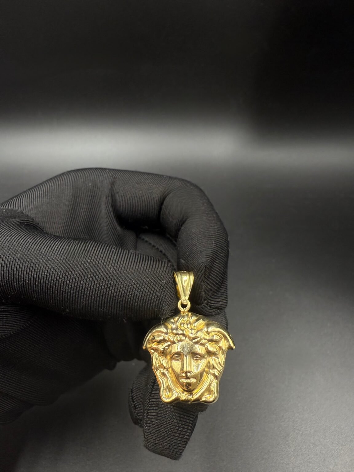 10k gold Medusa head pendant
