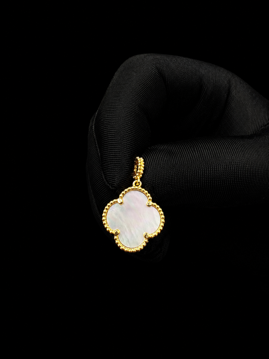 10k gold clover pendant