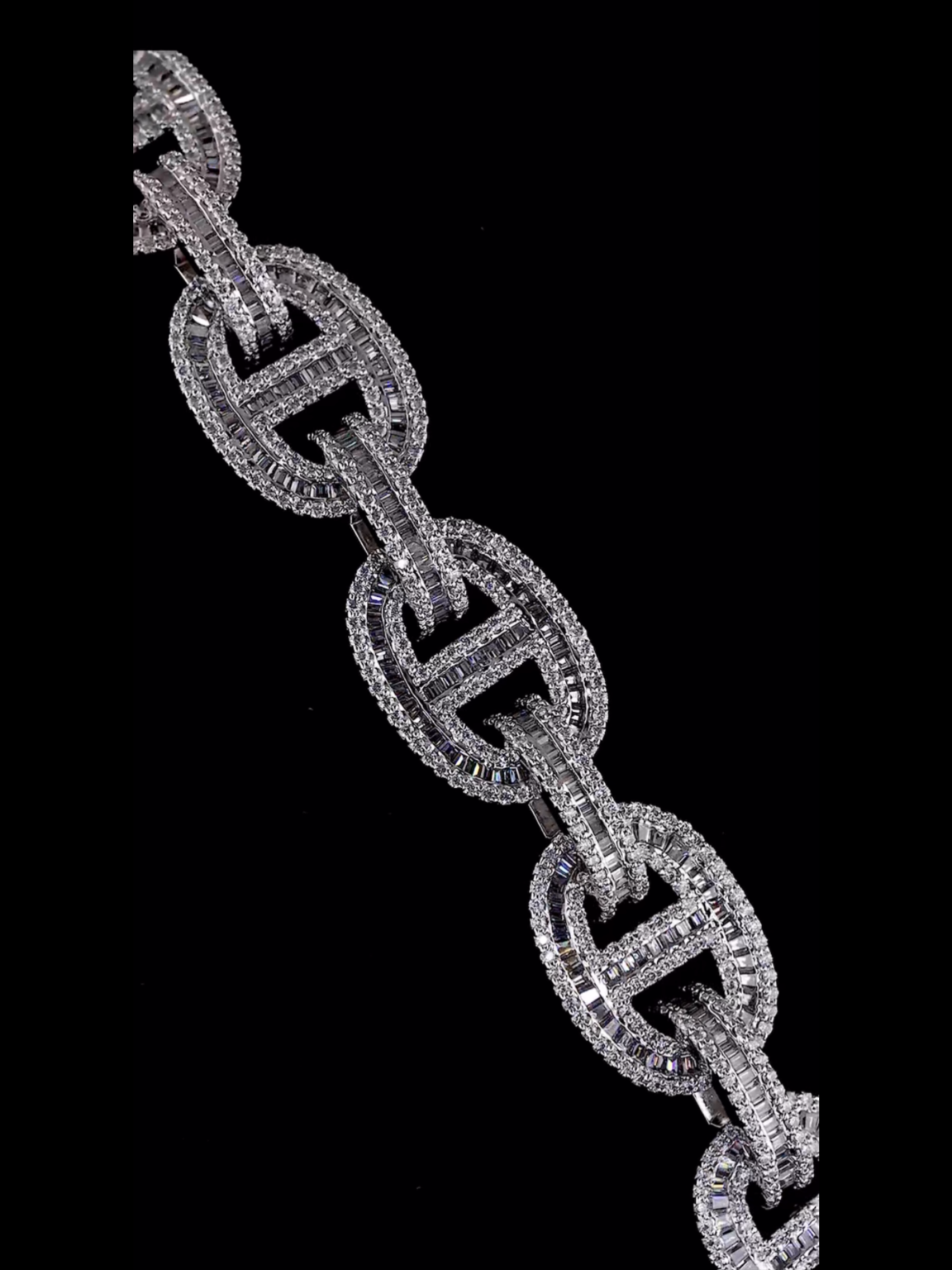 Silver and moissanite Gucci chain