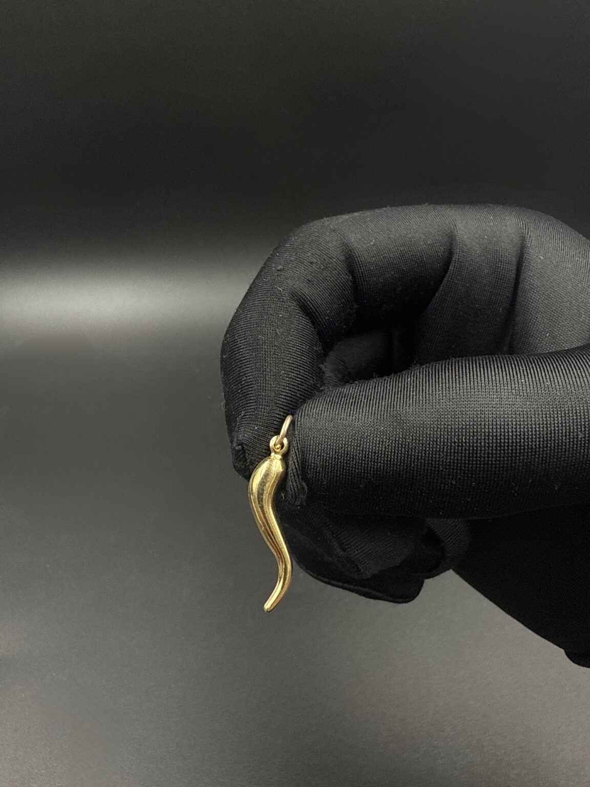 Medium sized pepper pendant